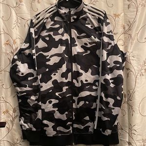 Adidas’s Mens L/S sweater. Mint Condition